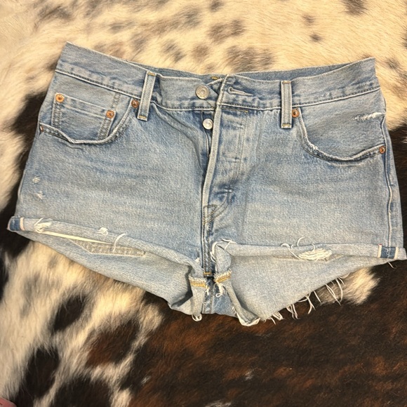 Levi shorts 29 - Picture 2 of 3